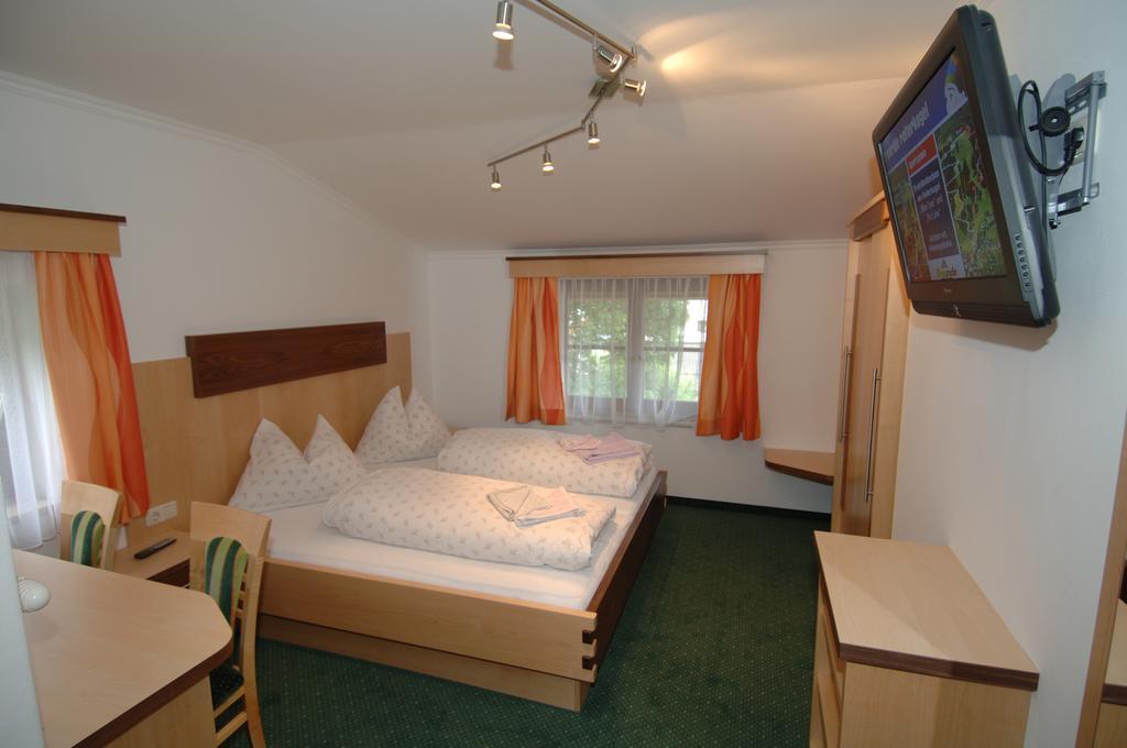 Gaestehaus Ingeborg Saalbach-Hinterglemm Quarto foto